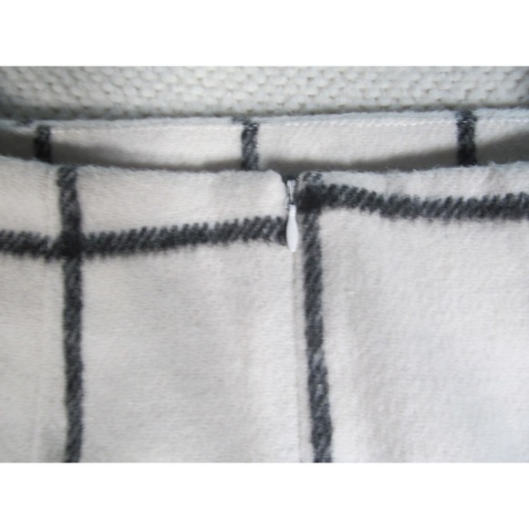 NWT Women's Skirt Small Fashion On Earth  White‎ with Black lines - Picture 10 of 14